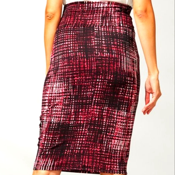 👗3/25$ 👗Burgundy & White Crosshatch Pencil Skirt - Picture 2 of 2